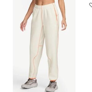 NWT Nike ACG Fleece Cargo Sweatpants Medium Cream Joggers Gorpcore Therma-FIT